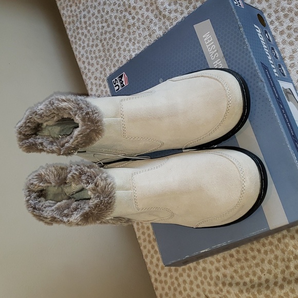 Khombu Women Boots, Size 10 Color Cream - Picture 8 of 10